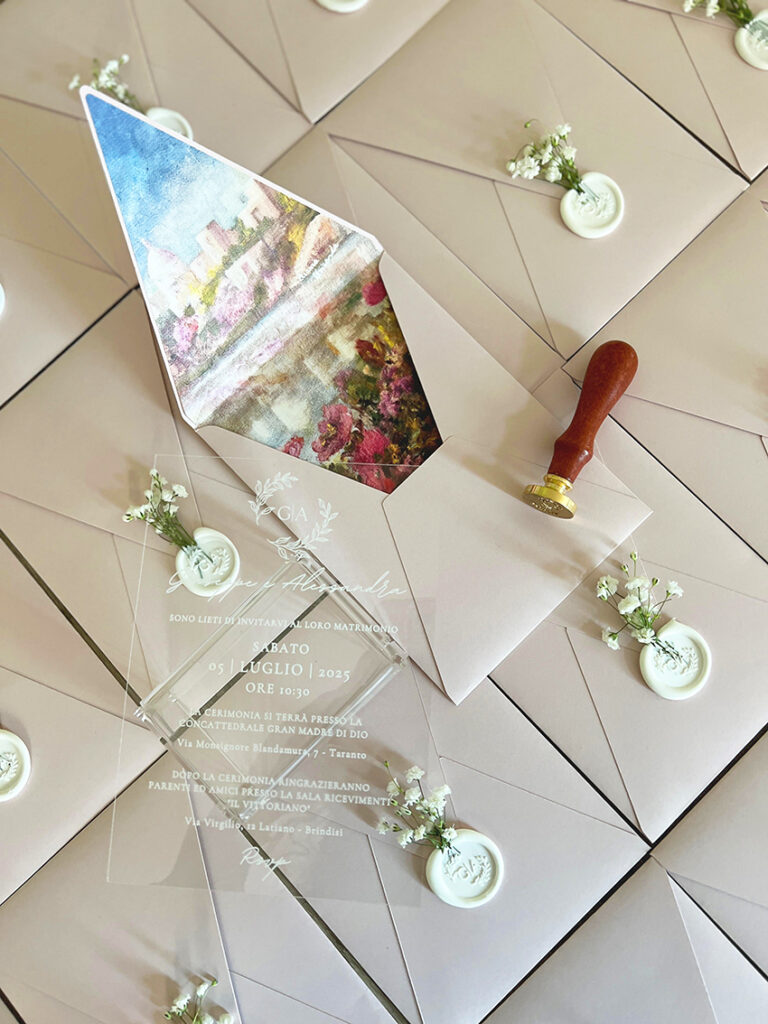 Partecipazioni di matrimonio in plexiglass trasparente e finiture oro