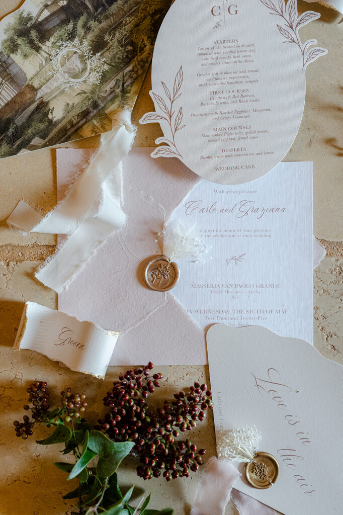 Partecipazioni di matrimonio artigianali con stampa di pregio e ceralacca